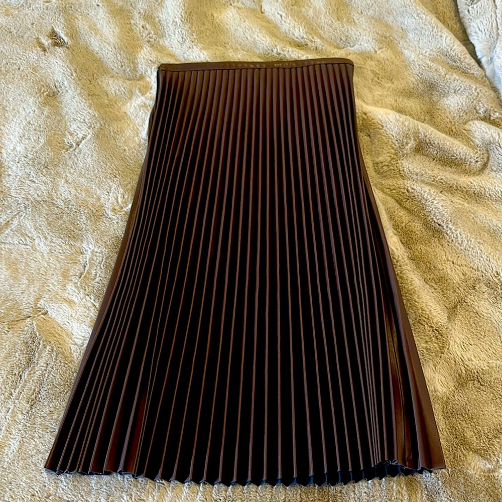 Banana Republic Brown pleated pleather skirt